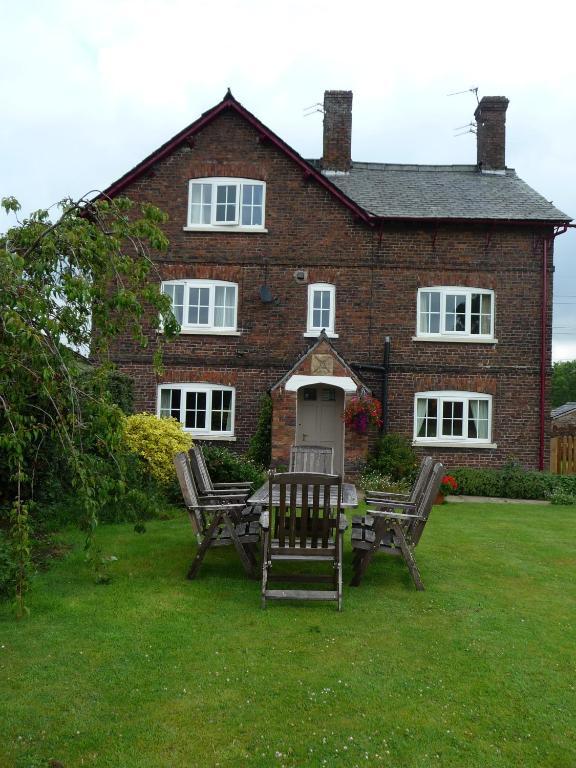 Birtles Farm Bed And Breakfast Knutsford Bagian luar foto