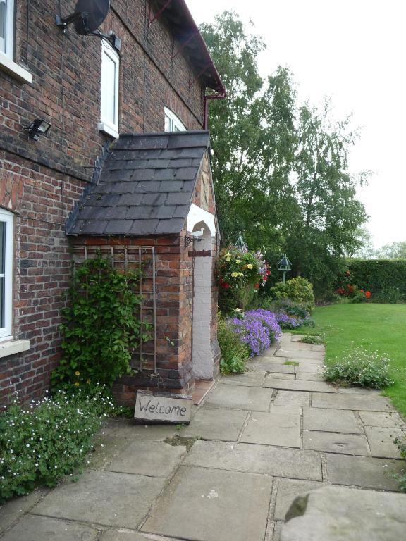Birtles Farm Bed And Breakfast Knutsford Bagian luar foto
